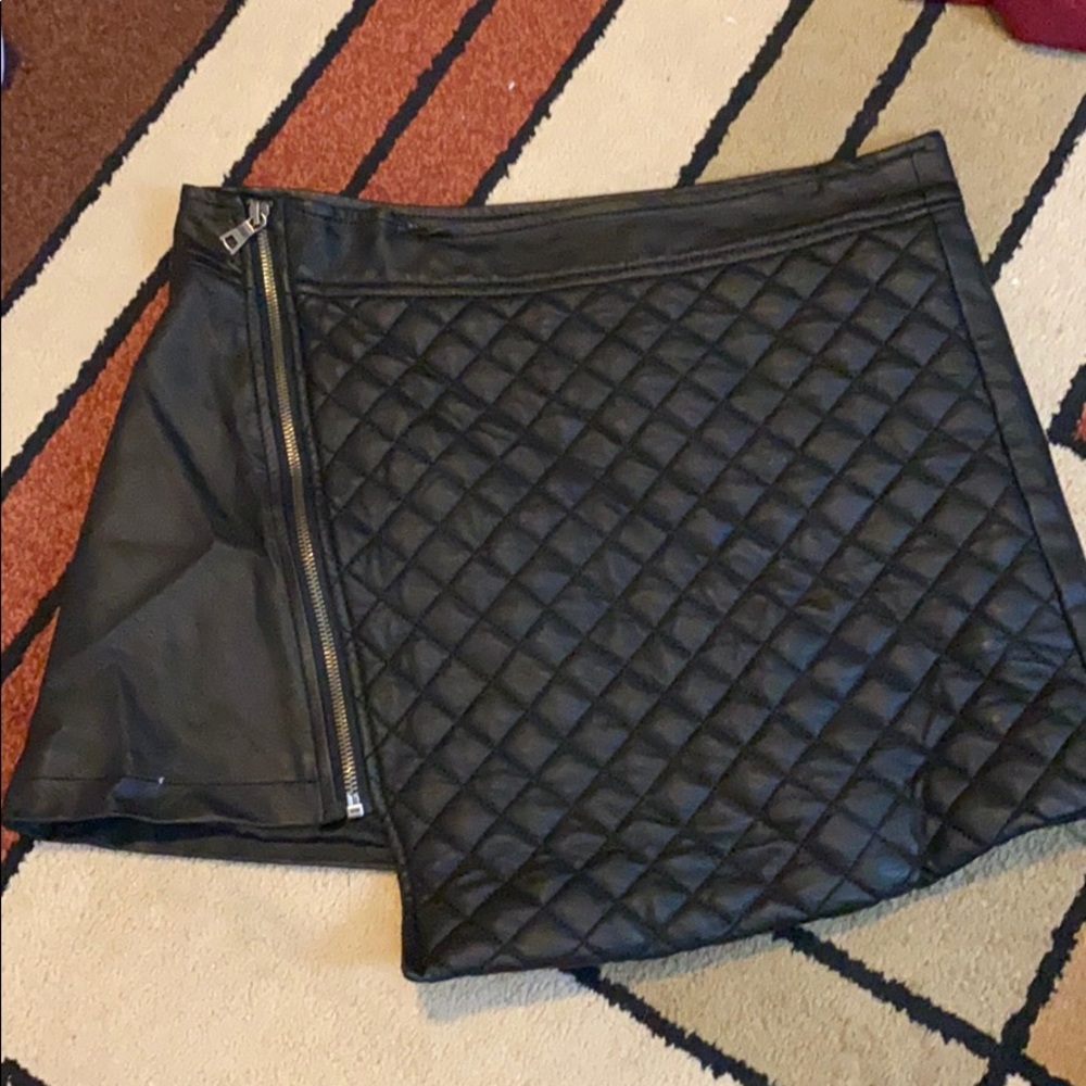leather zip up mini skirt